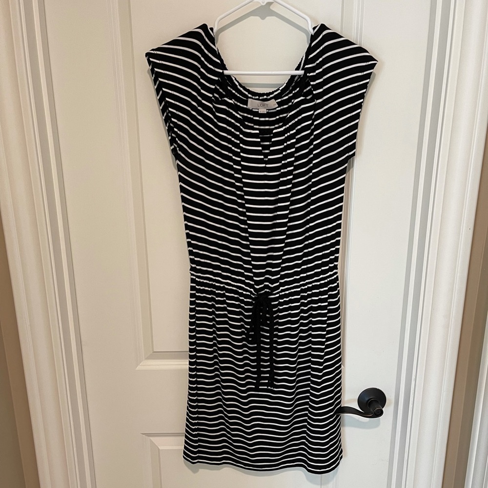LOFT black & white Striped Dress with cinch Tie Waist size SP